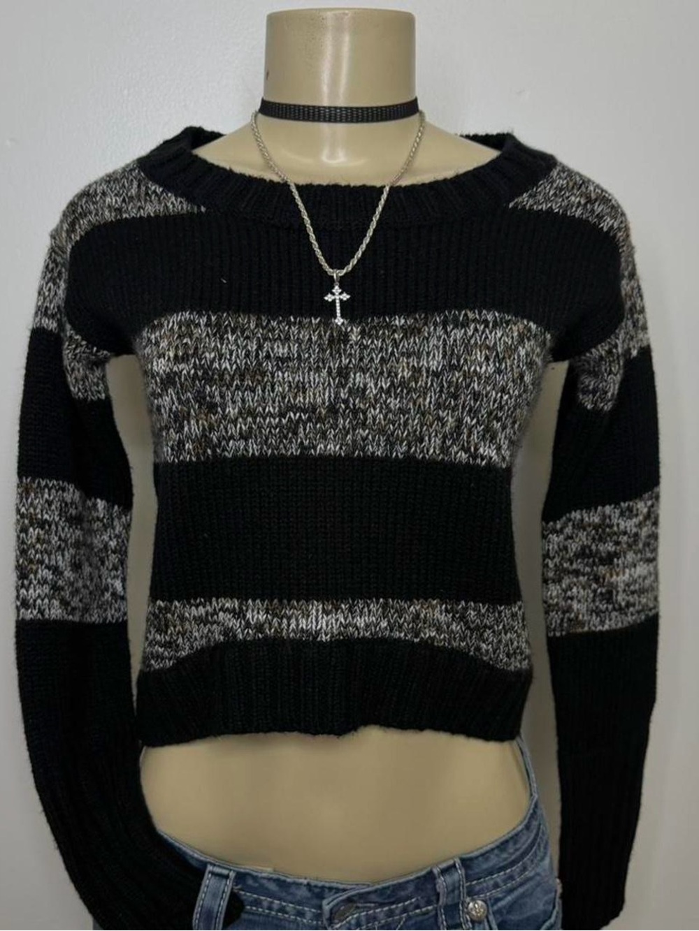 Y2K grunge black n grey knit cropped sweater🩶
